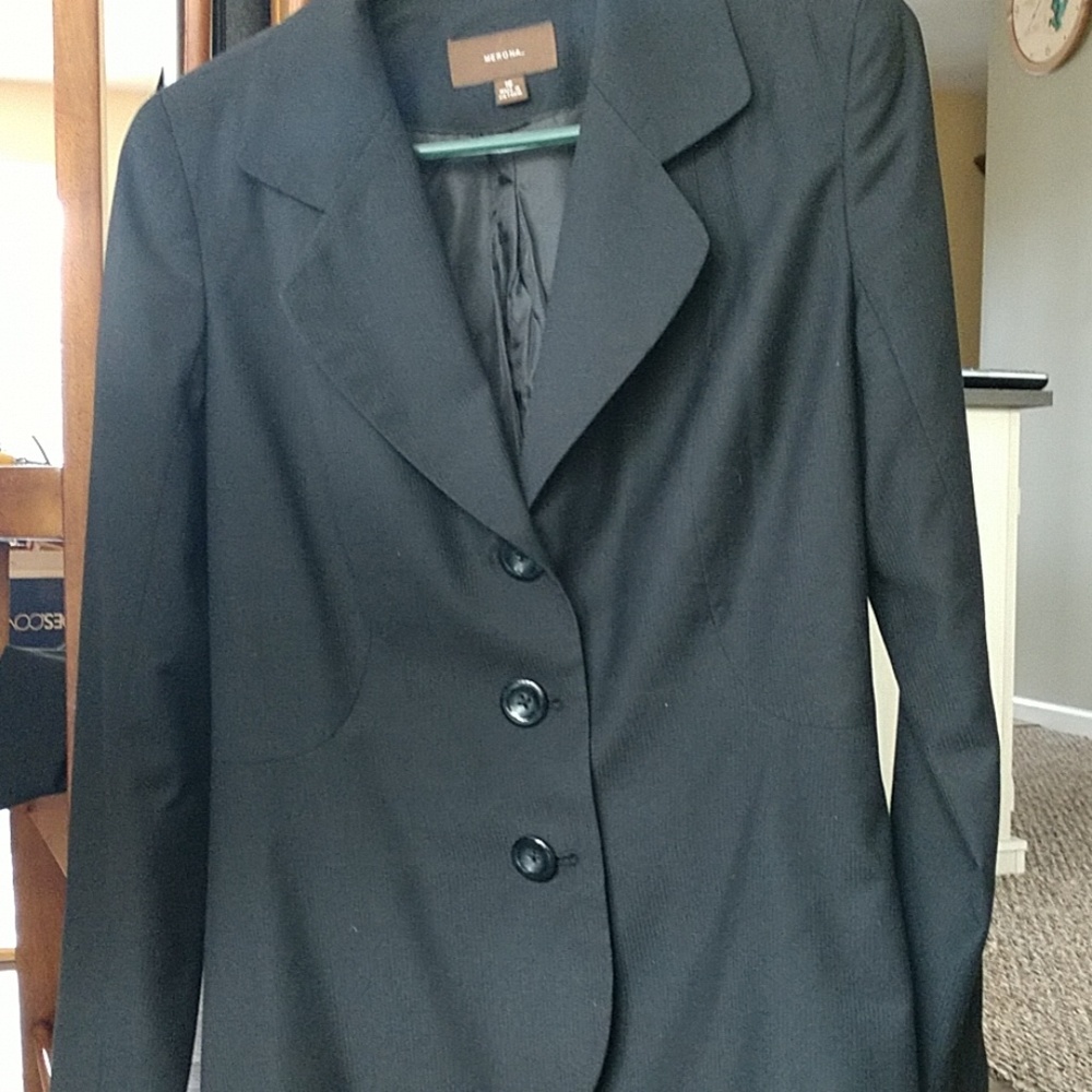 Skirt suit